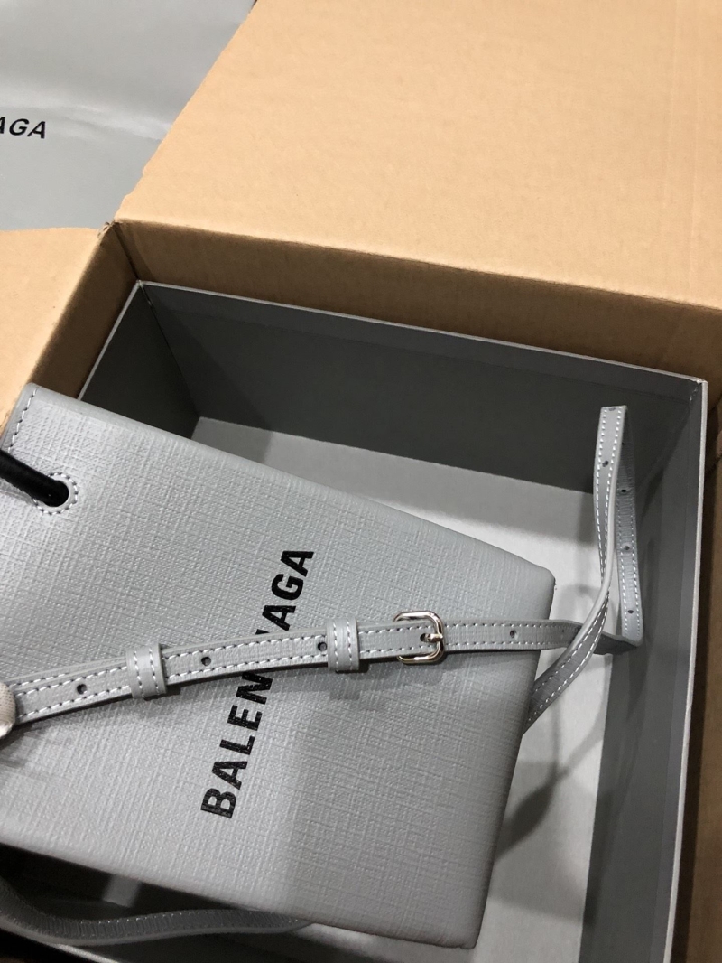 Ba1en*iaga shopping bags